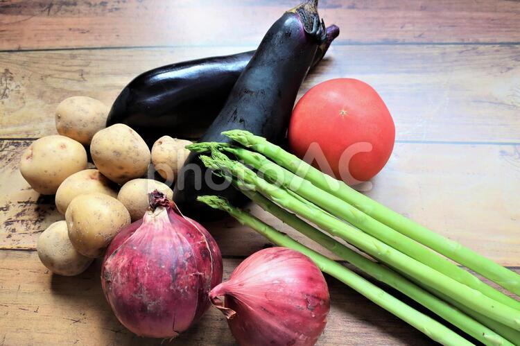 採れたて新鮮野菜 野菜,夏野菜,採れたての写真素材