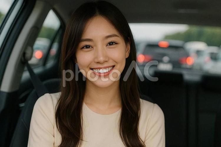渋滞中で笑顔癒してくれる彼女 運転,移動,渋滞の写真素材