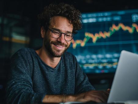 未来を切り開くデータと向き合う若手起業家 未来を切り開くデータと向き合う若手起業家の写真