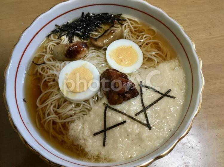 温かいとろろ蕎麦 蕎麦,顔,食育の写真素材