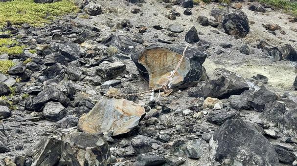 割れてる岩 殺生石,要石,岩の写真素材