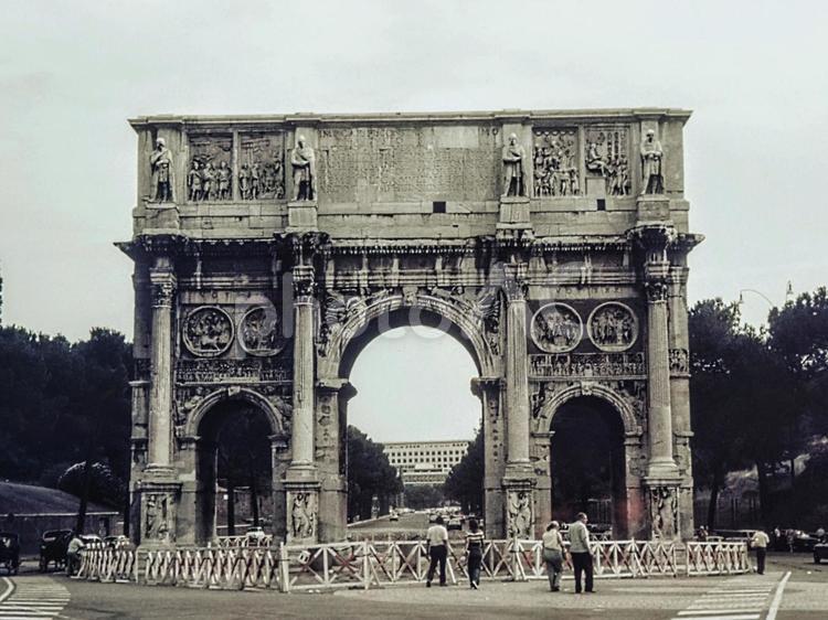 半世紀前の記録　No18 ローマ,凱旋門,イタリアの写真素材