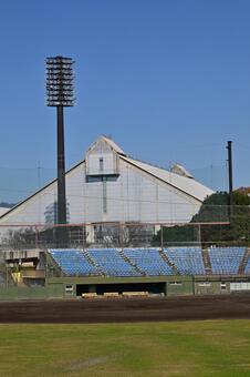 野球場 野球場,夜間照明,ベンチの写真素材