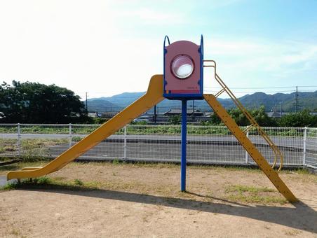 【風景写真】公園のすべり台 【風景写真】公園のすべり台 すべり台,公園,遊具の写真素材