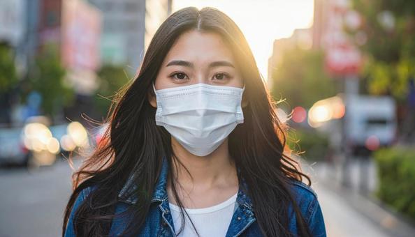 マスクの女性 マスクの女性の写真
