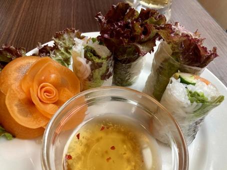 Photo, raw spring rolls, vietnamese food, dinner, 
