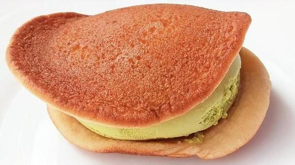 Matcha whipped cream dorayaki (2 pieces), JPG Matcha whipped cream dorayaki (2 pieces), JPG