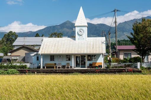 秋の阿蘇白川駅 秋の阿蘇白川駅 南阿蘇鉄道,阿蘇白川駅,阿蘇の写真素材