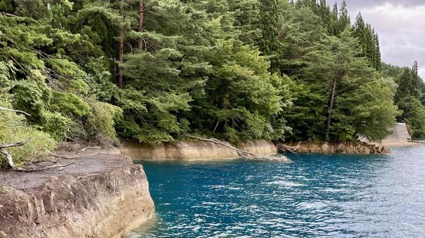 青い湖 青い湖の写真