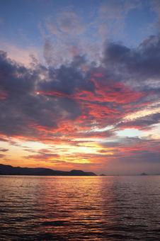 8月中旬のサンポート高松からの夕焼け 8月中旬のサンポート高松からの夕焼けの写真