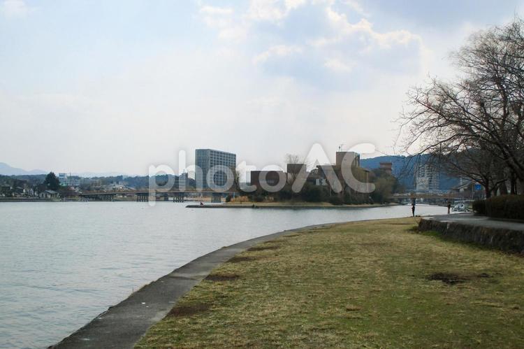 河川敷から眺める瀬田の唐橋 瀬田の唐橋,瀬田川,橋の写真素材