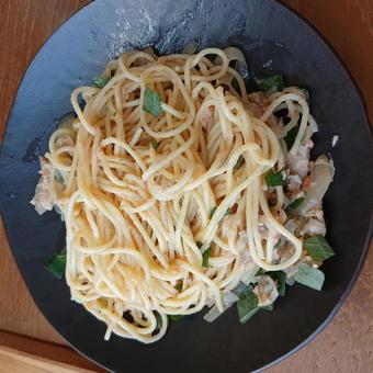 鮭ときのこのパスタとサラダ パスタ,麺類,ランチの写真素材
