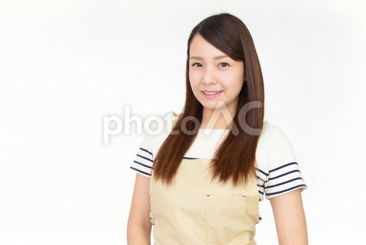 エプロンを着た笑顔の女性 女性,女,主婦の写真素材