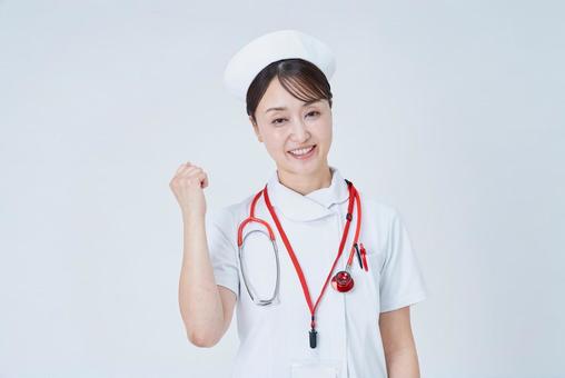 応援のポーズをする医療スタッフの女性 応援のポーズをする医療スタッフの女性 安心,白衣,信頼の写真素材