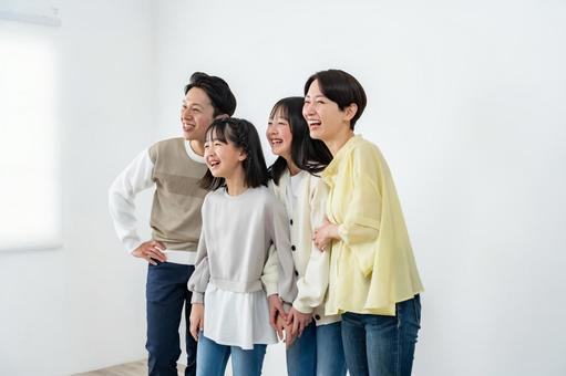 家族四人ポートレート 家族四人ポートレート 家族,ファミリー,親子の写真素材