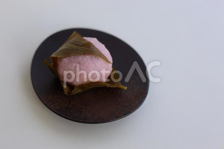 和菓子　桜餅　黒いお皿② 桜もち,桜餅,和菓子の写真素材