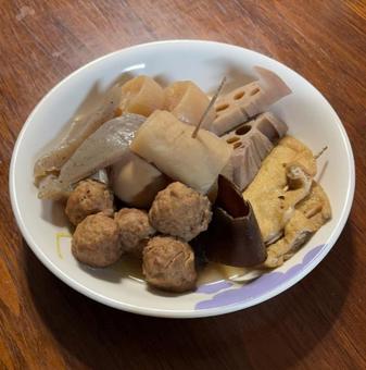 ミートボール入りおでんに玉子、袋餅など おでん,夕食,おかずの写真素材