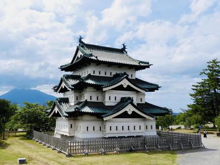 真夏の奥州弘前城天守 真夏の奥州弘前城天守 弘前城,城,天守の写真素材
