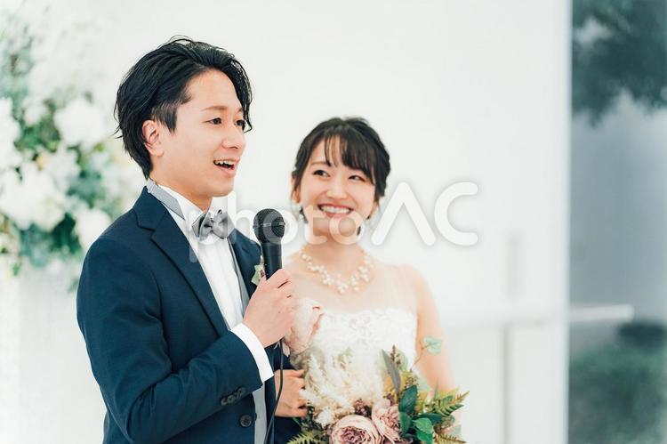 結婚式で挨拶する新郎・花婿（新郎謝辞） 新郎謝辞,結婚式,新郎挨拶の写真素材