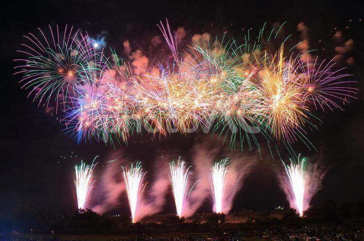 石川県川北町の花火大会 花火,花火大会,夜空の写真素材