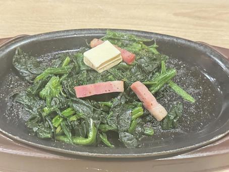 ほうれん草のバター炒め ほうれん草のバター炒めの写真