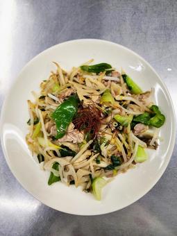 野菜炒め（真上から） 野菜炒め,野菜,赤唐辛子の写真素材