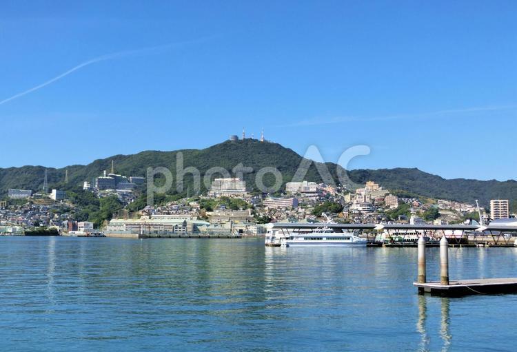 稲佐山と長崎港 港,海,青空の写真素材