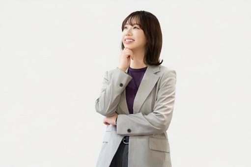 微笑んで考える女性・ビジネスウーマン 微笑んで考える女性・ビジネスウーマン 女性,ビジネス,ビジネスウーマンの写真素材