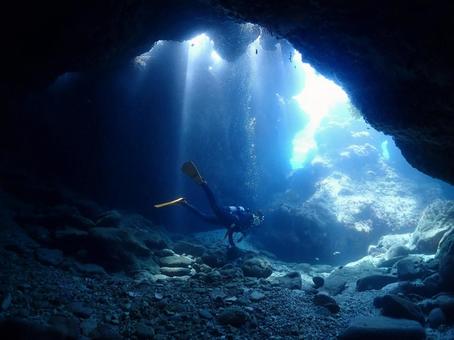 神聖なる海 神聖なる海 ダイビング,海,洞窟の写真素材