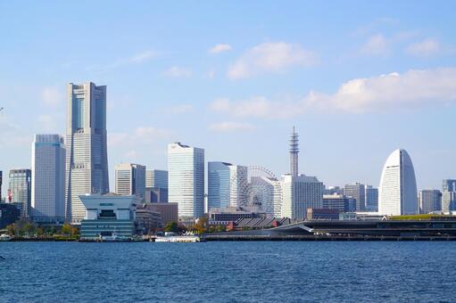 神奈川県の街の風景2　横浜素材　背景景色 横浜,観覧車,港の写真素材