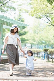 母親 育児 母親 育児 女性,人物,日本人の写真素材