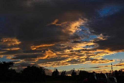 台風接近中の夕焼け 2025/7/14 台風接近中の夕焼け 2025/7/14 台風接近中の夕焼け,夕暮れ,夕方の写真素材