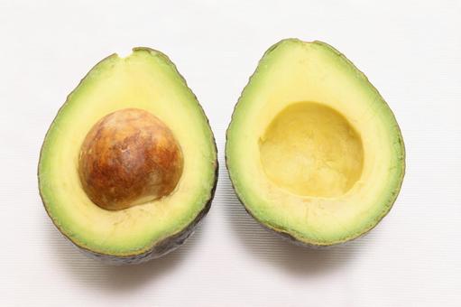 カットしたアボカド アボカド,森のバター,バターフルーツの写真素材