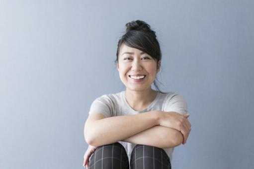 リラックスする女性 リラックスする女性の写真