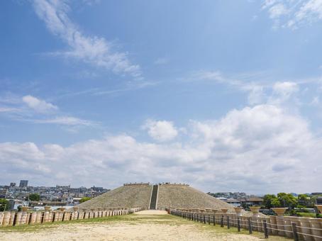 初夏の五色塚古墳 初夏の五色塚古墳の写真