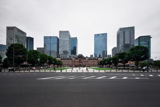 東京駅丸の内駅舎全景 東京駅丸の内駅舎全景の写真
