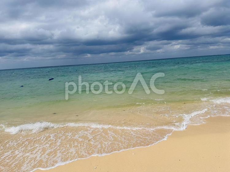 もう一度行きたい海 青い空,白い雲,砂浜の写真素材