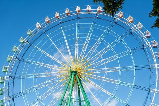 カラフルな観覧車 観覧車,カラフル,移動遊園地の写真素材
