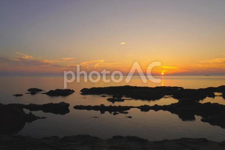 日没の景色　福井県　弁慶の洗濯岩にて 夕景,日没,sunsetの写真素材