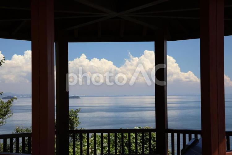 見晴台から見える海と夏雲と青空の風景 見晴台,見える,海の写真素材