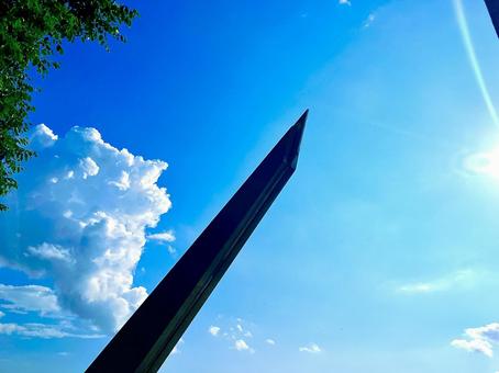 青空に伸びる日時計の針 青空に伸びる日時計の針 夏,夏空,日時計の写真素材