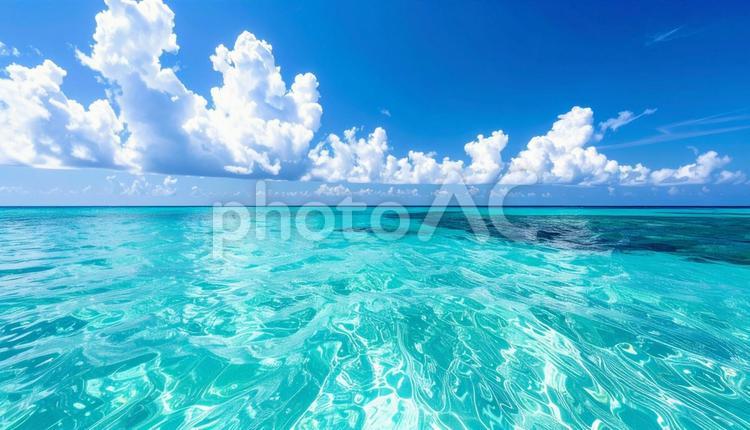 エメラルドの誘い：穏やかな海と広がる青空 海,青空,夏の写真素材