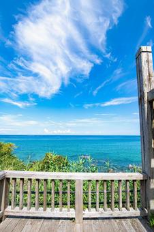 海岸沿いから眺める海 海岸沿いから眺める海 海,空,景色の写真素材
