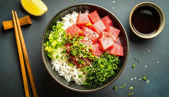 まぐろの漬け丼・ネギのせ まぐろの漬け丼・ネギのせの写真