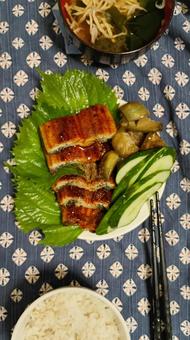 今日のおうちごはんはウナギのかば焼き 今日のおうちごはんはウナギのかば焼き ウナギ,かば焼き,うなぎの写真素材