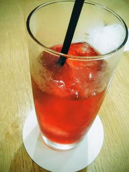 飲みかけのジュース 飲みかけのジュース 飲み物,ジュース,グラスの写真素材