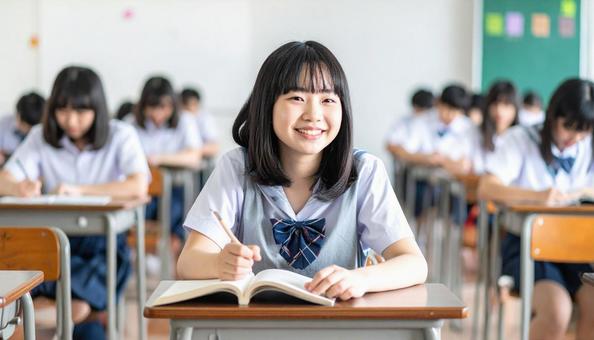 塾で勉強する笑顔の日本人の女の子 塾で勉強する笑顔の日本人の女の子の写真