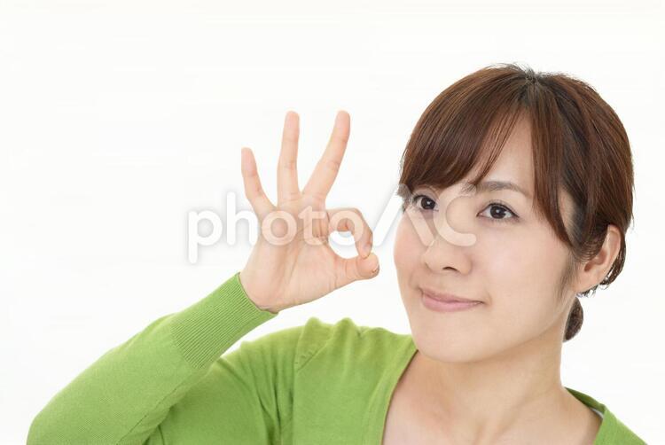 OKサインを出す笑顔の女性 女性,笑顔,女の写真素材