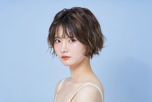 若い女性のポートレート 若い女性のポートレート ヘアメイク,ヘアサロン,サロンモデルの写真素材