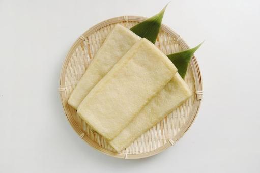 油揚げの盛り付け 油揚げの盛り付け 油揚げ,豆腐,和食の写真素材